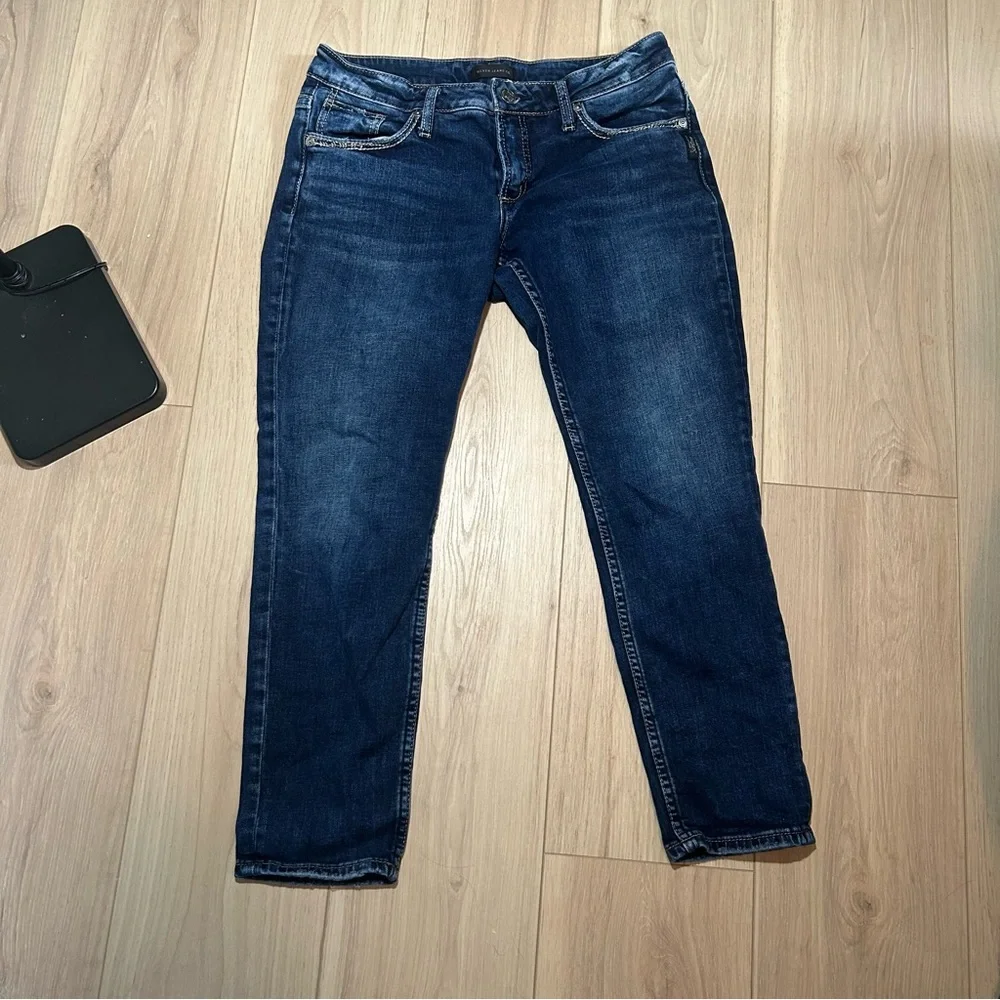 Silver Jeans Co. Women's Boyfriend Mid Rise Slim Leg Jean - Picture 3 of 7